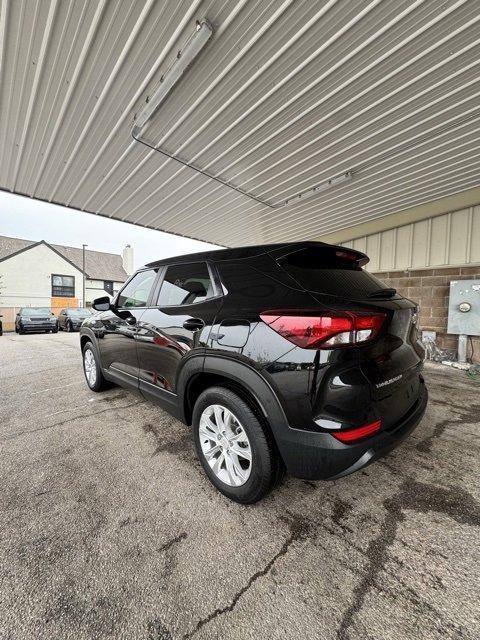 2023 Chevrolet Trailblazer LS photo 2