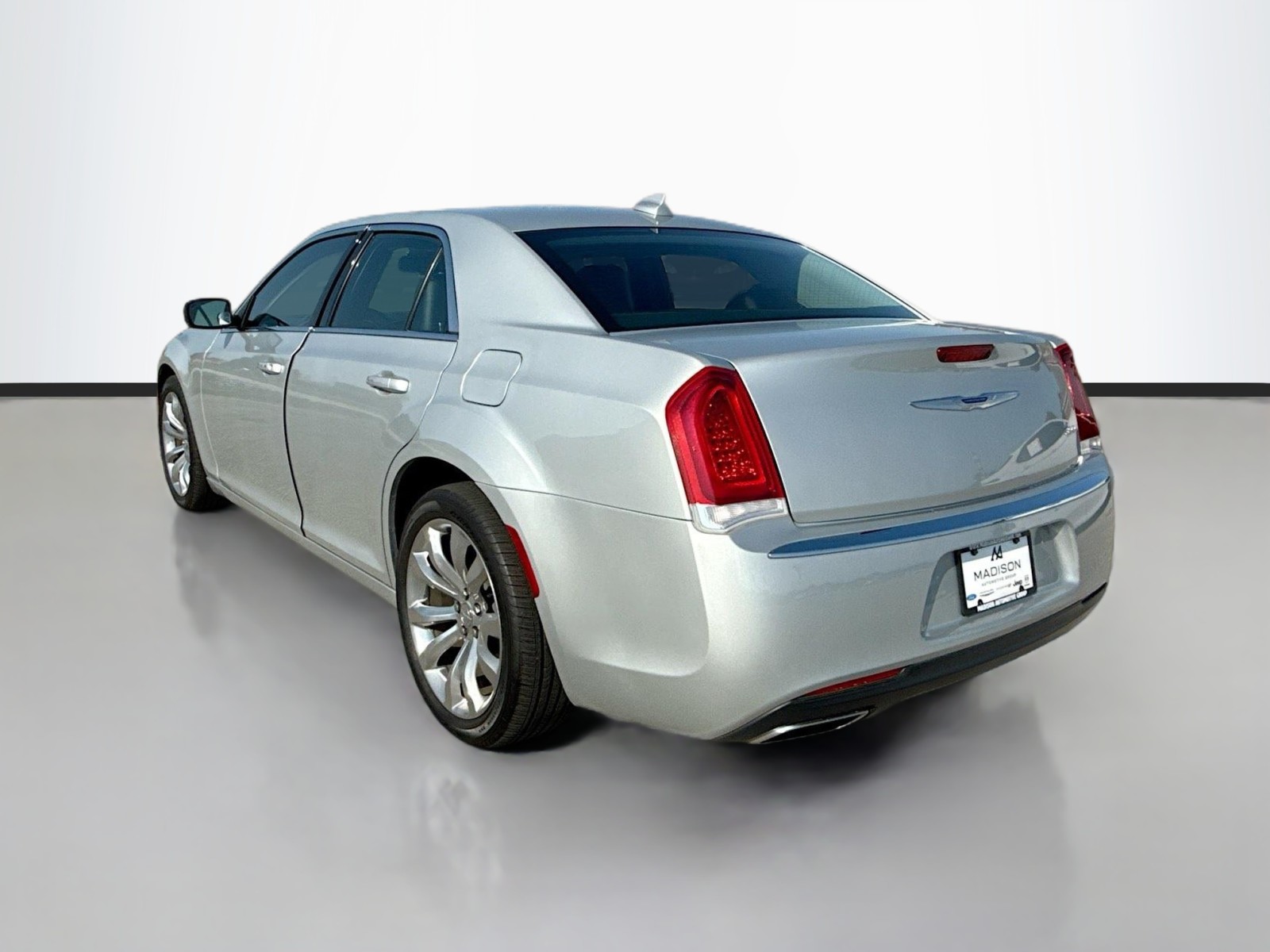 2019 Chrysler 300 Touring photo 7