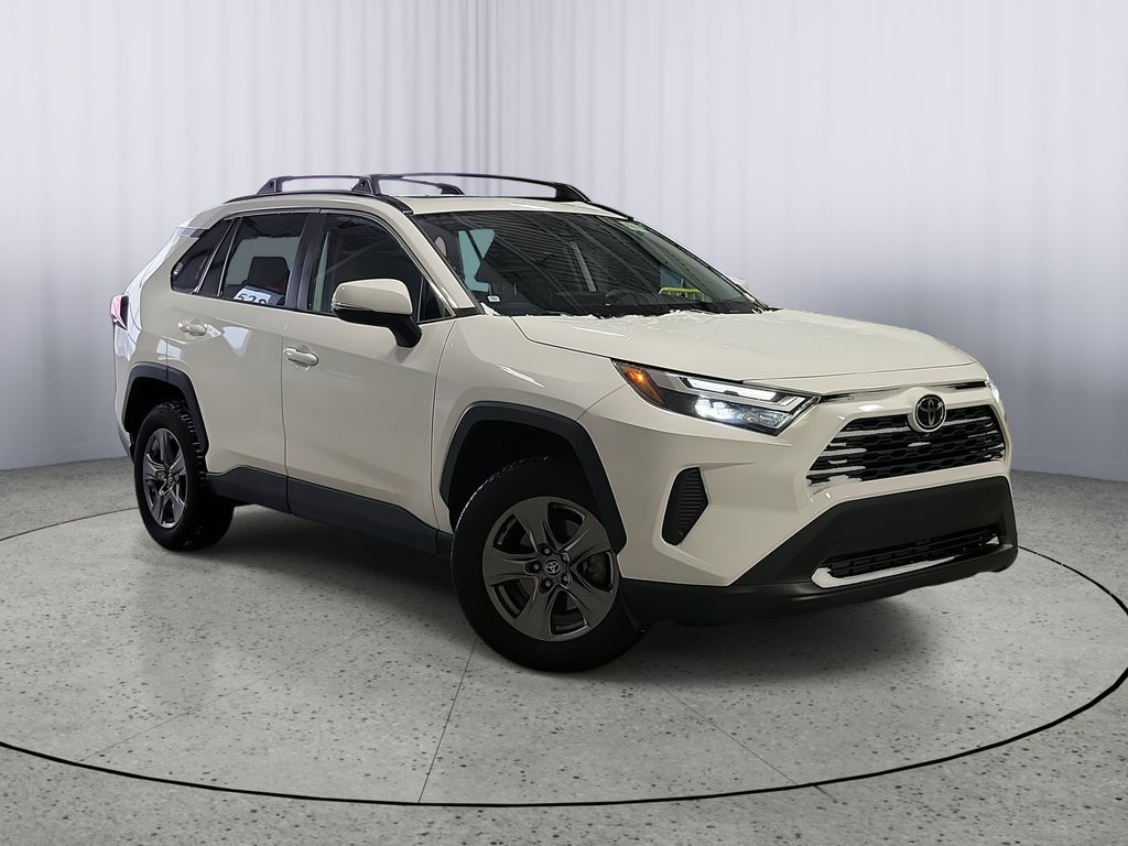 2022 Toyota RAV4 XLE's photo