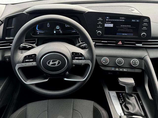 2025 Hyundai Elantra SE photo 17