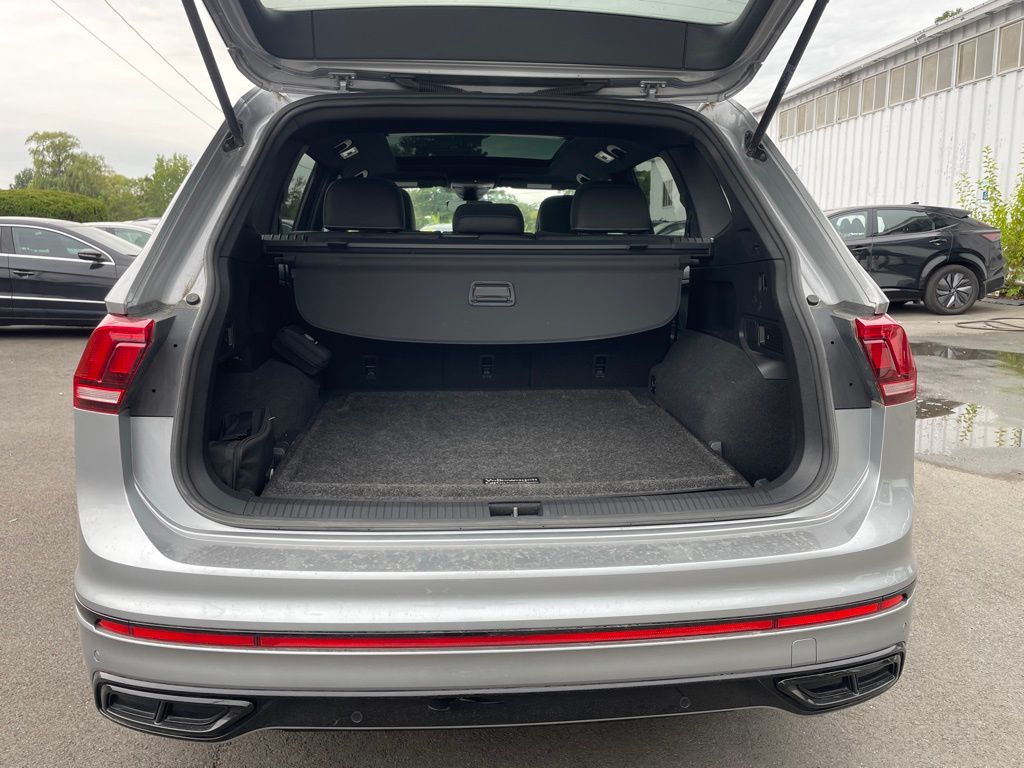 2023 Volkswagen Tiguan SE R-Line Black photo 7