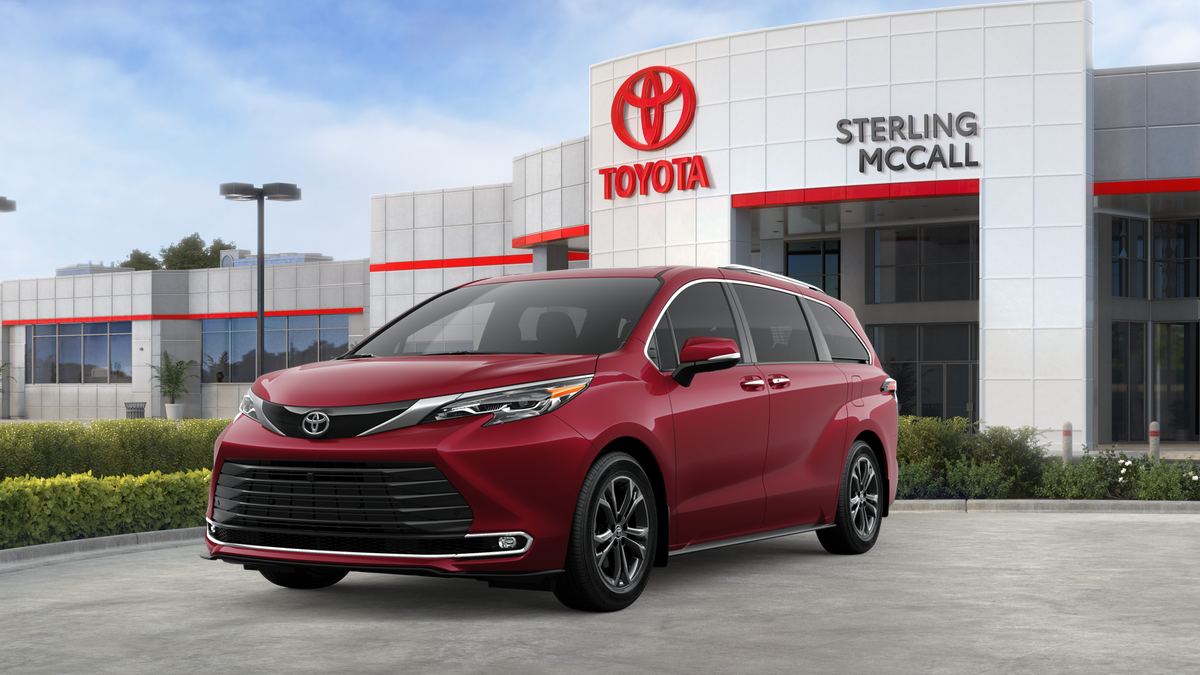 2026 Toyota Sienna Platinum's photo