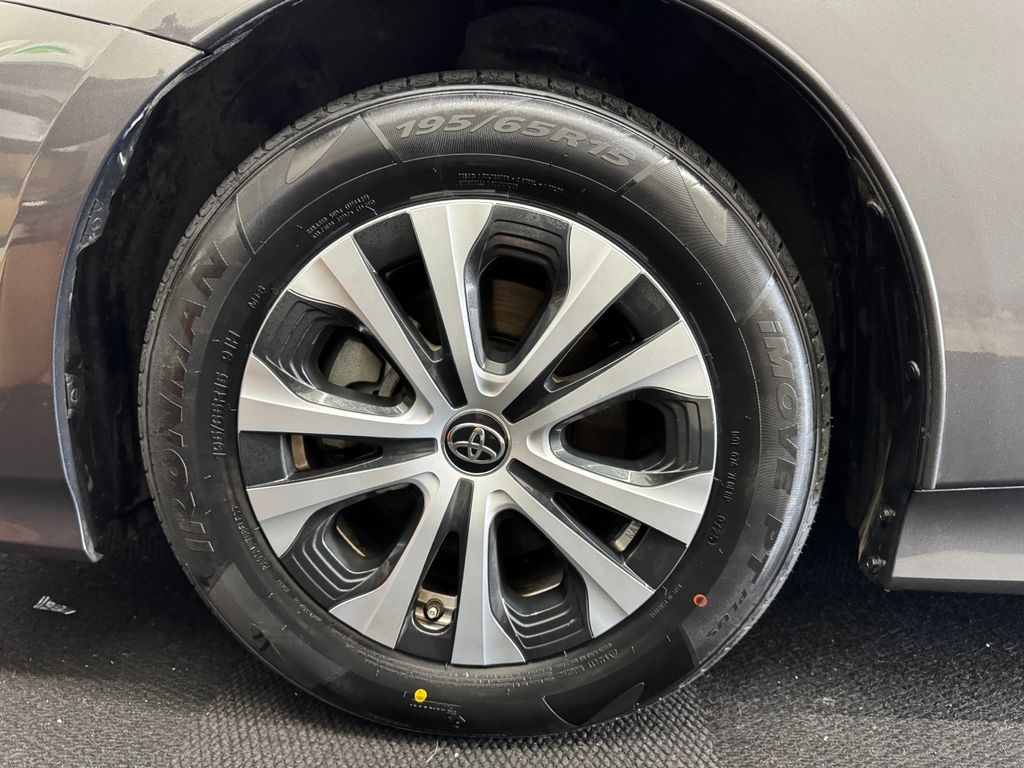 2021 Toyota Prius Prime LE photo 19