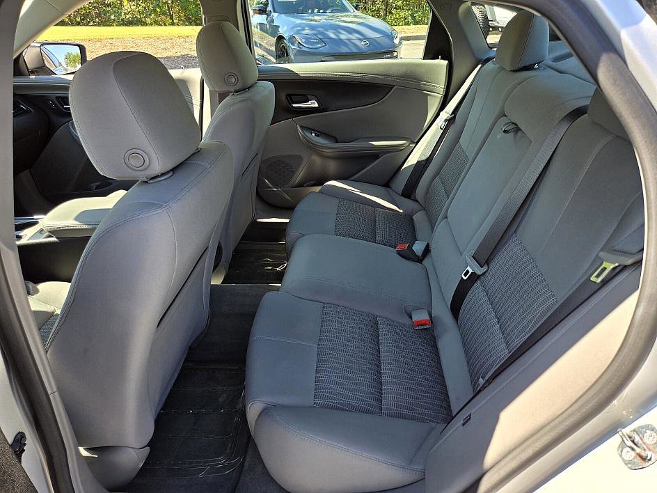 2016 Chevrolet Impala LS photo 11