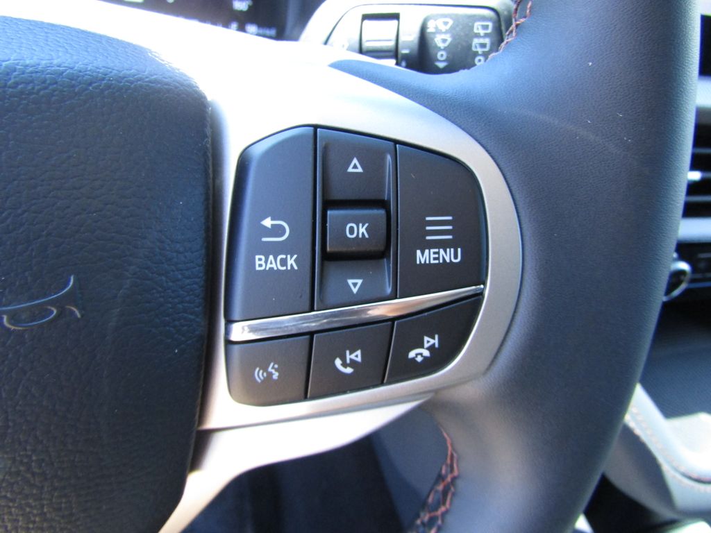 2025 Ford Explorer photo 14