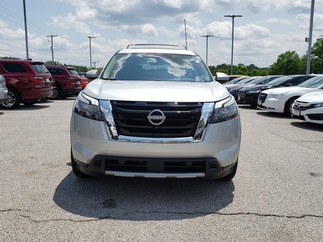 2025 Nissan Pathfinder SL photo 2