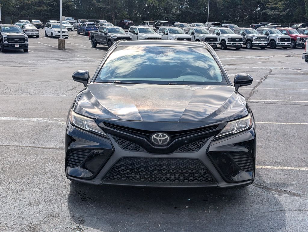 2018 Toyota Camry SE XLE photo 3