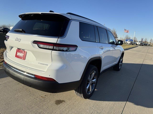 2025 Jeep Grand Cherokee Limited photo 4