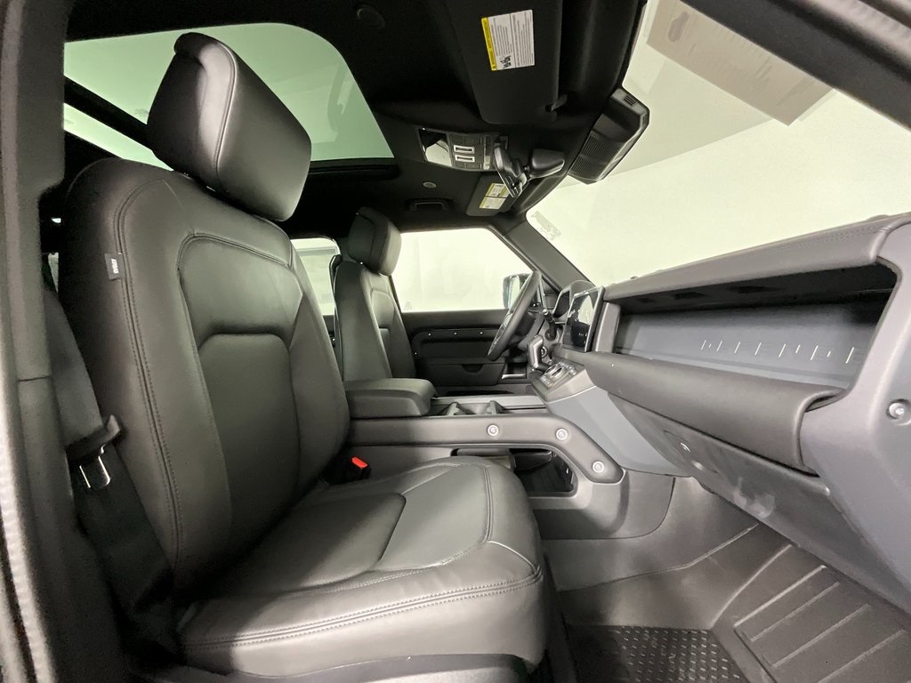 2025 Land Rover Defender 110 X-Dynamic SE photo 2