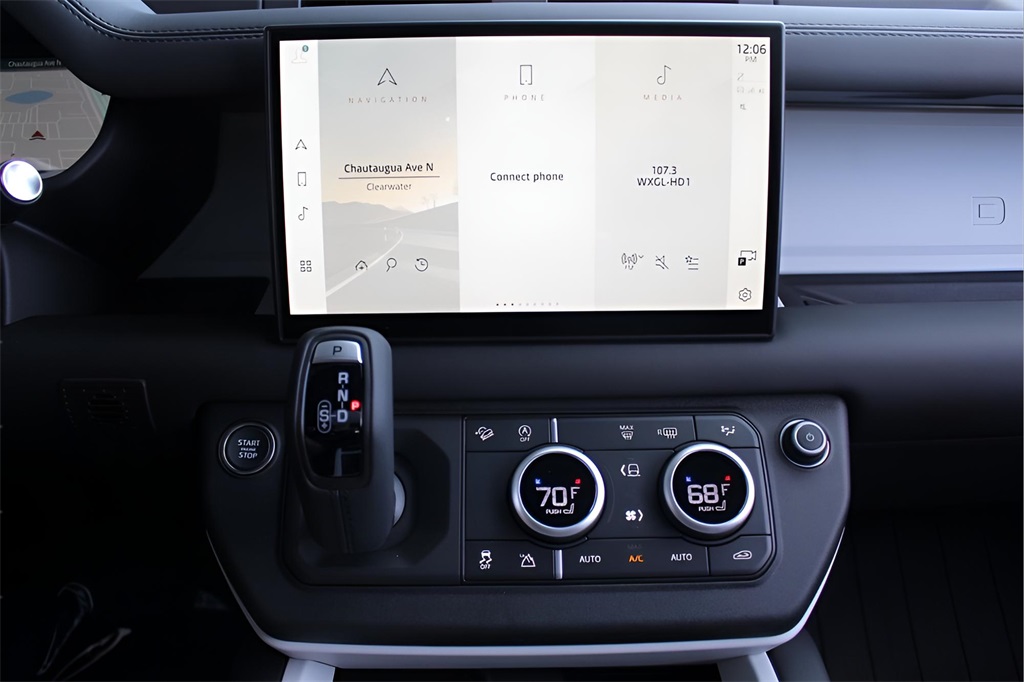 2025 Land Rover Defender 110 S photo 23