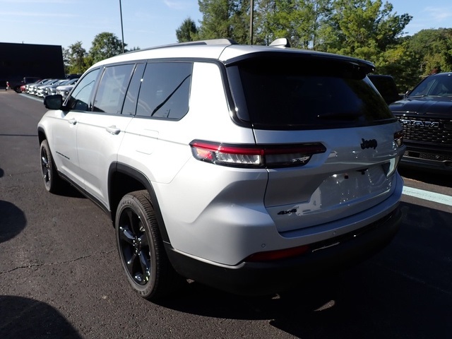 2025 Jeep Grand Cherokee Altitude X photo 2