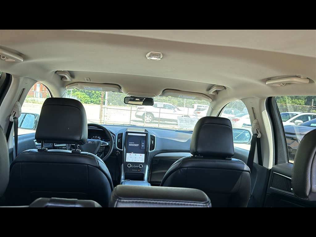2023 Ford Edge SEL photo 25
