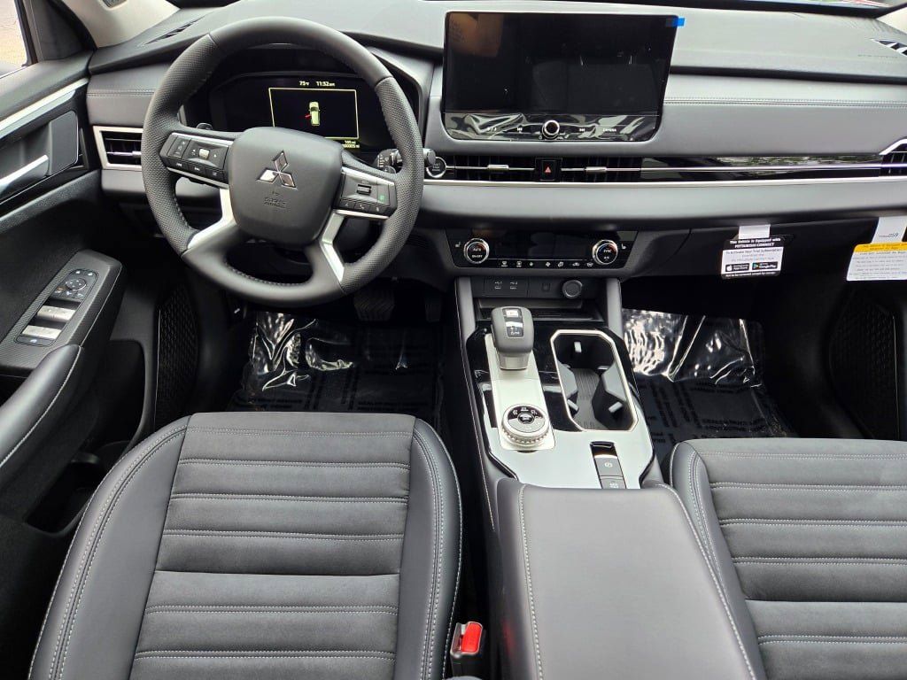2025 Mitsubishi Outlander SE photo 29