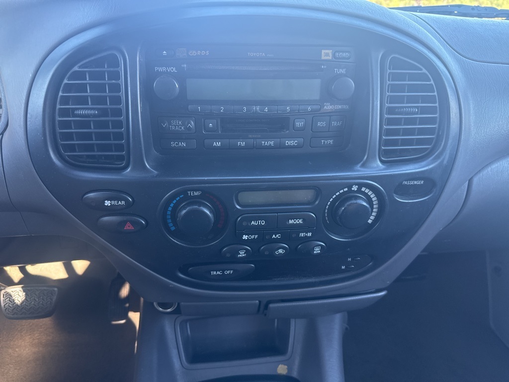 2004 Toyota Sequoia SR5 photo 2