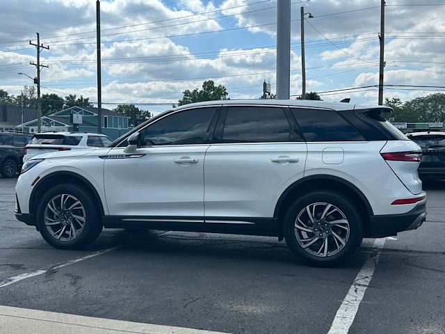 2023 Lincoln Corsair Standard photo 14