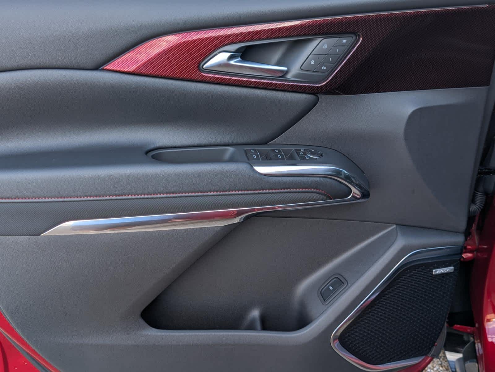 2025 Chevrolet Traverse RS photo 12