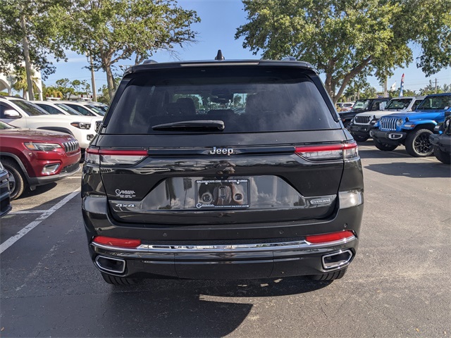 2023 Jeep Grand Cherokee Overland photo 4