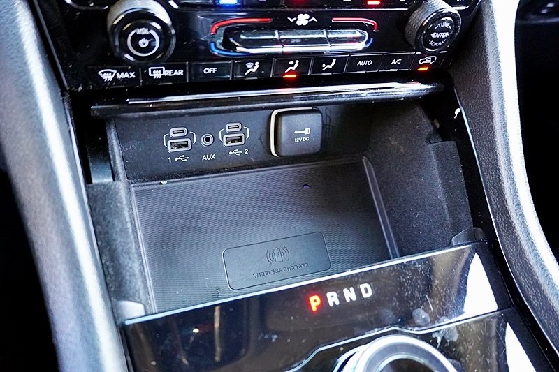 Used 2023 White Jeep Limited image 32