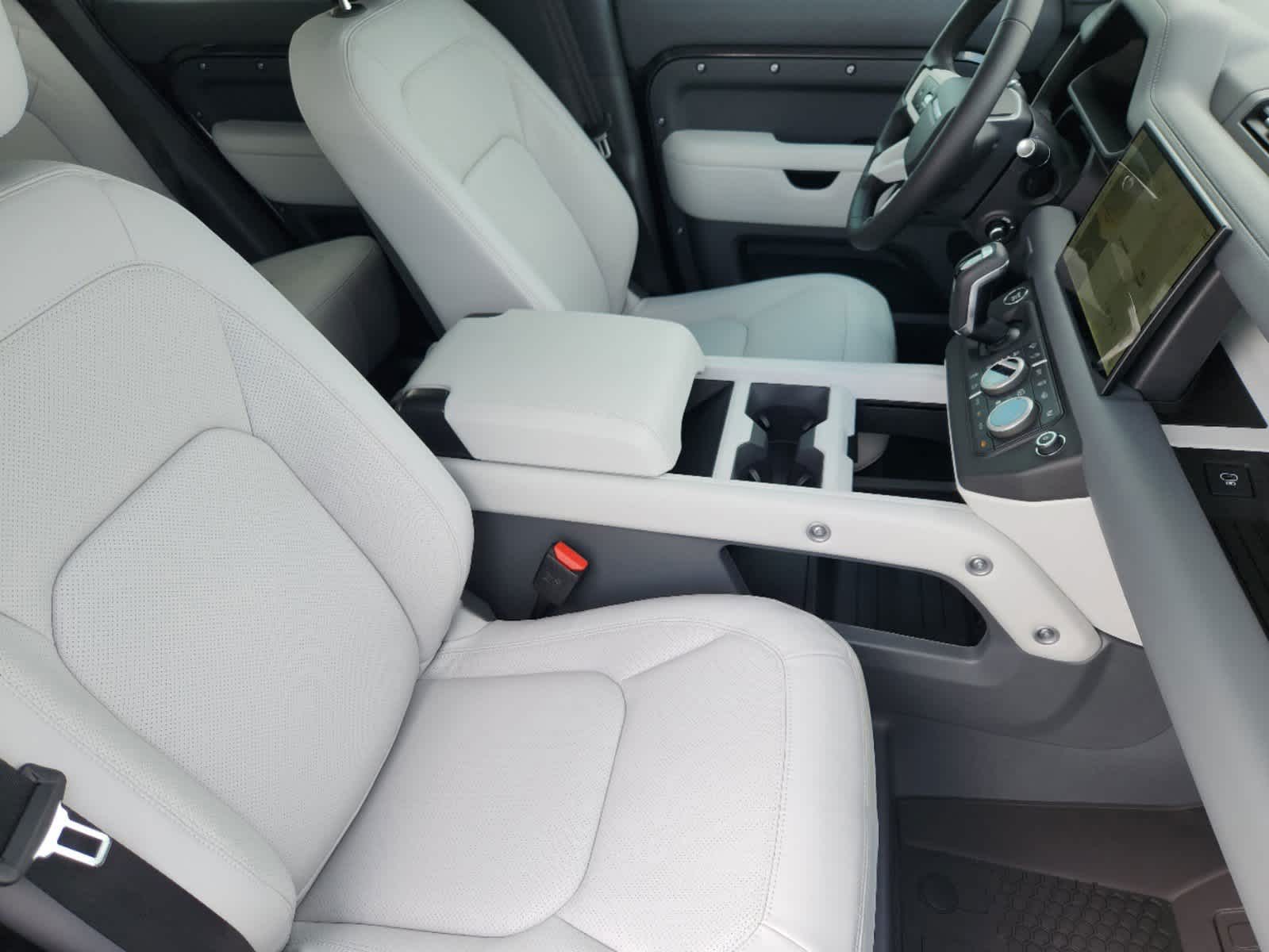 2025 Land Rover Defender 110 X-Dynamic SE photo 12