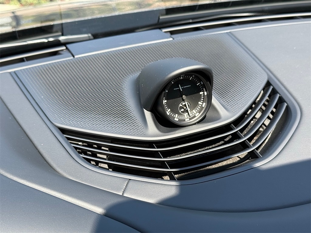 2025 Porsche Taycan GTS photo 19