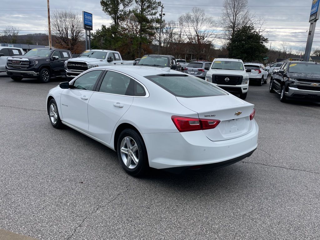 2024 Chevrolet Malibu 1LT photo 3