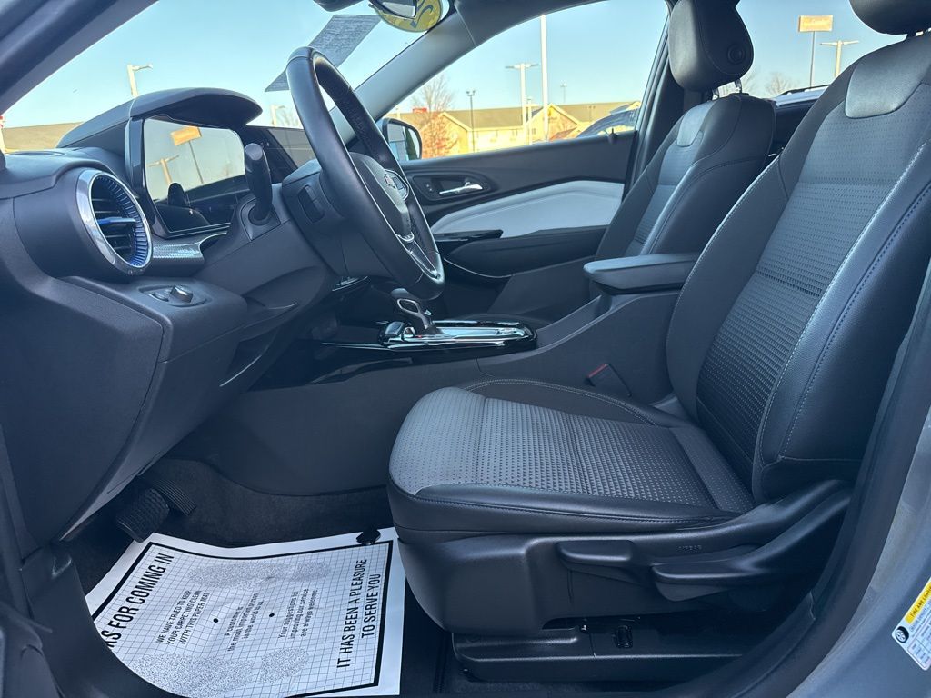 2024 Chevrolet Trax LT photo 3