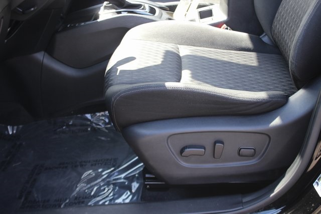 2019 Nissan Rogue SV photo 18