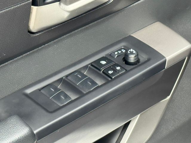 2025 Toyota Sequoia SR5 photo 5