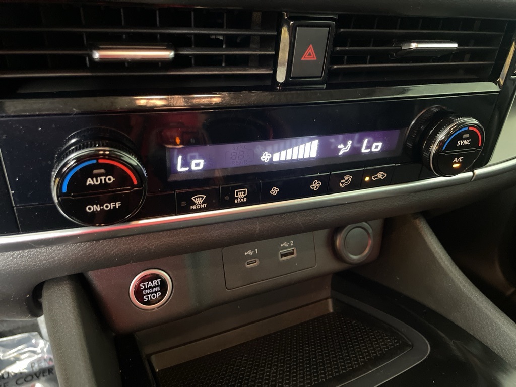 2022 Nissan Rogue SV photo 28