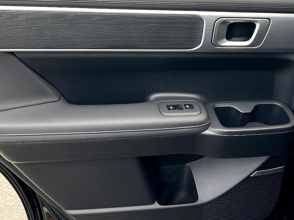2025 Hyundai Santa Fe Limited photo 7