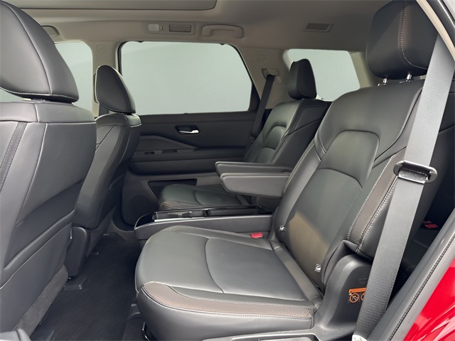 2025 Nissan Pathfinder SL photo 17