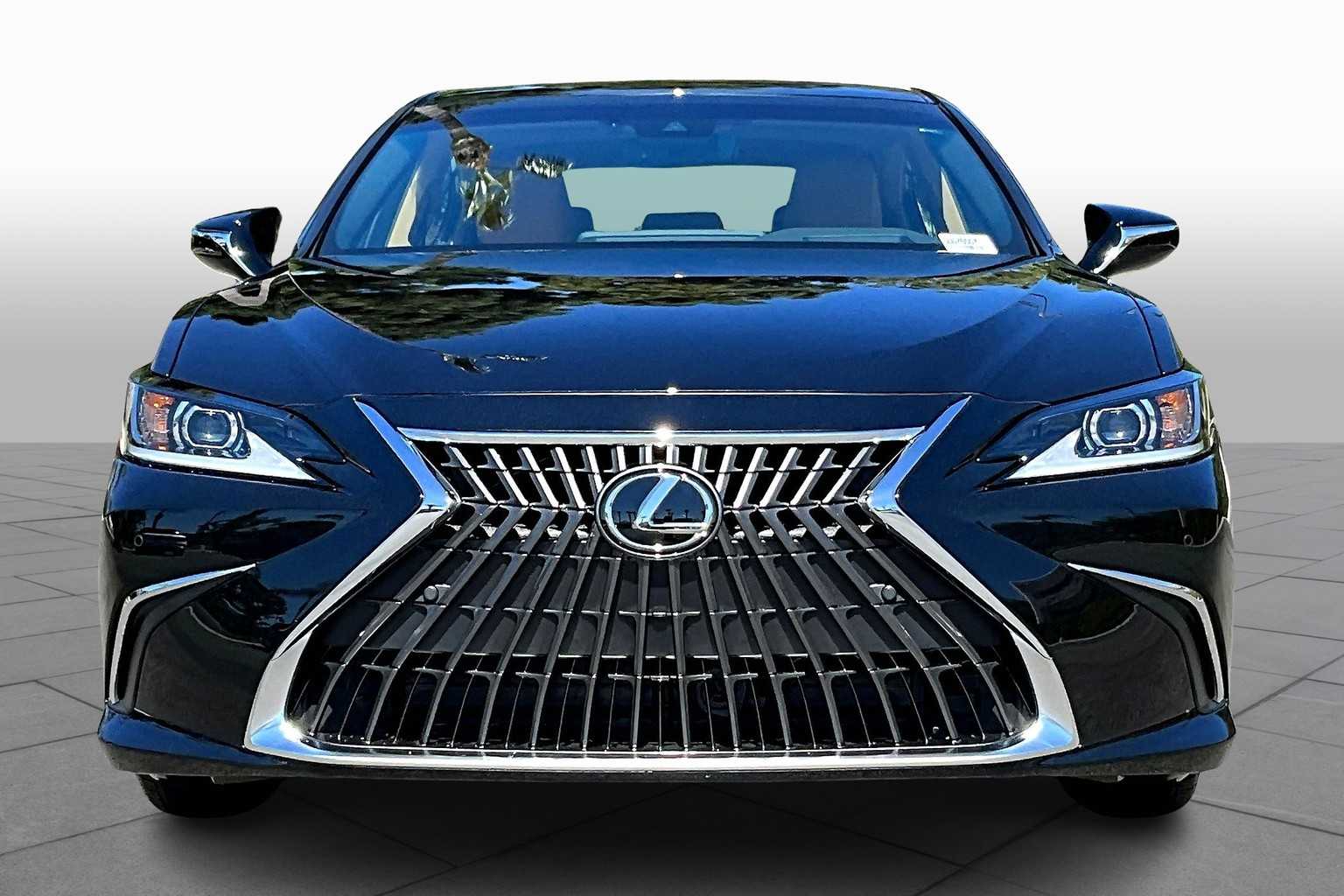 2025 Lexus ES 300h photo 3