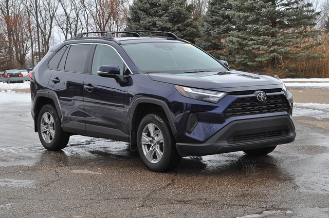 2023 Toyota RAV4 XLE's photo