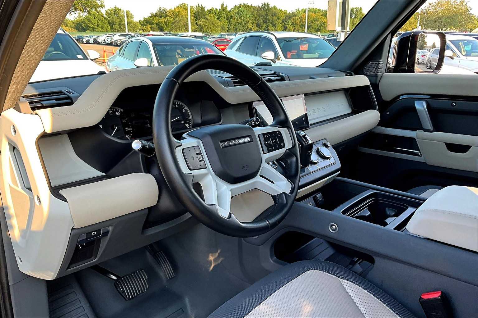 2023 Land Rover Defender X-Dynamic SE photo 31