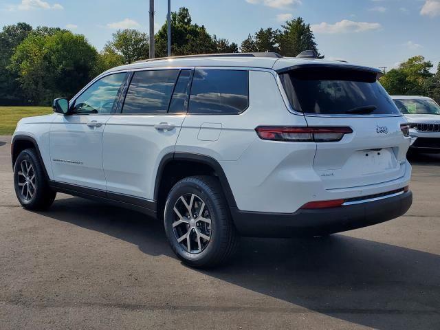 2025 Jeep Grand Cherokee Limited photo 2