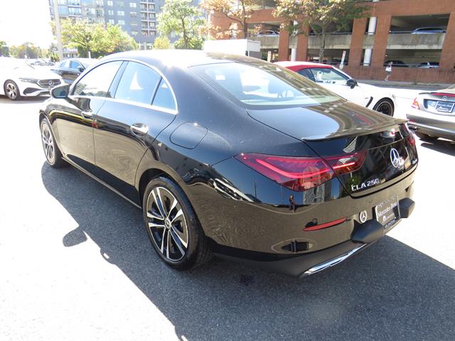 2025 Mercedes Benz CLA 250 4MATIC photo 2