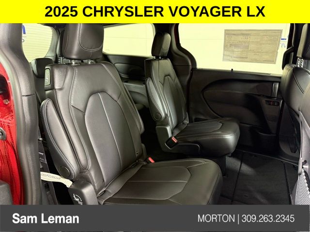 2025 Chrysler Voyager LX photo 5