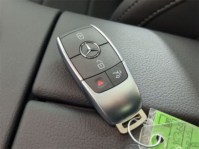 2025 Mercedes Benz GLS 450 photo 33