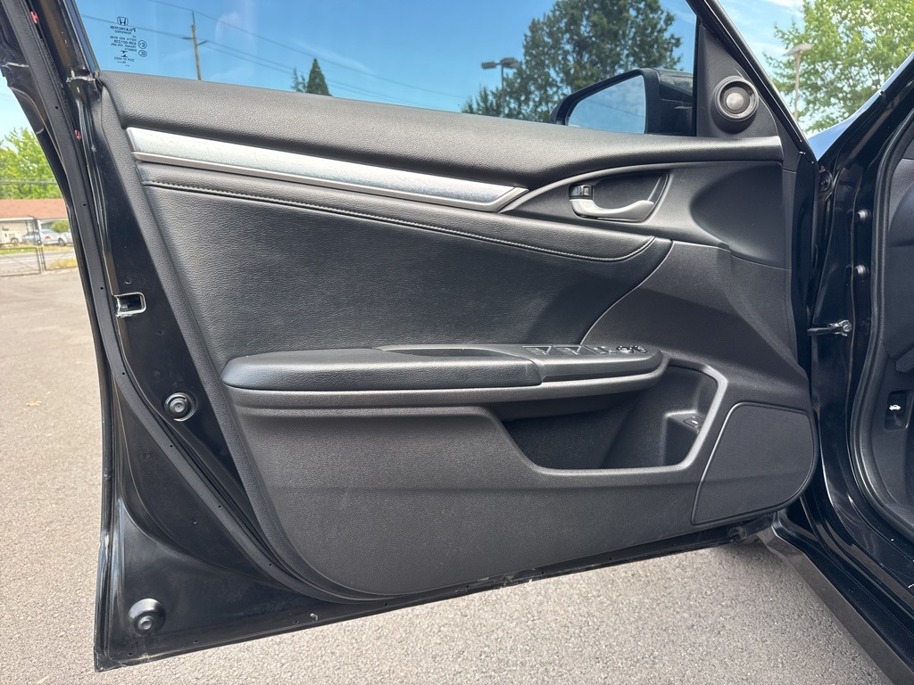 2017 Honda Civic Touring photo 9