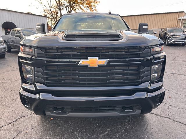 2024 Chevrolet Silverado 2500HD Custom photo 3