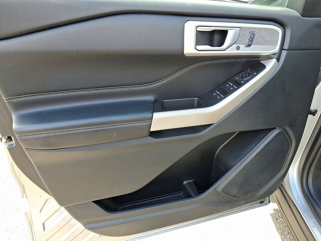 2022 Ford Explorer XLT photo 11