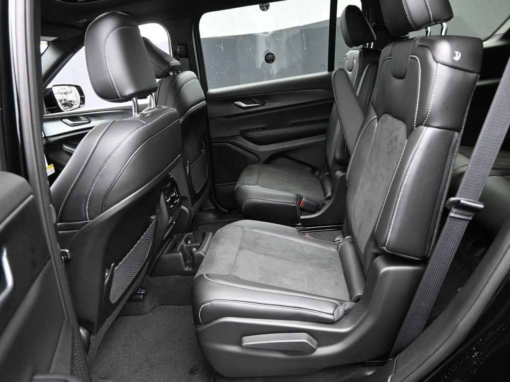 2025 Jeep Grand Cherokee Altitude X photo 10