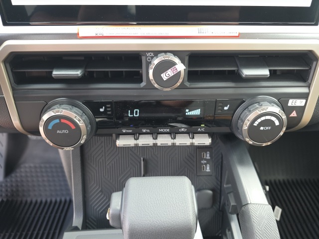 2025 Toyota Tacoma TRD Off-Road photo 21