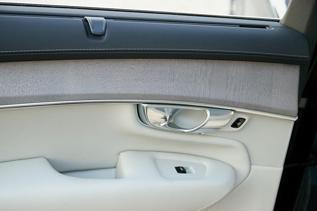 2026 VOLVO XC90 - Image 17