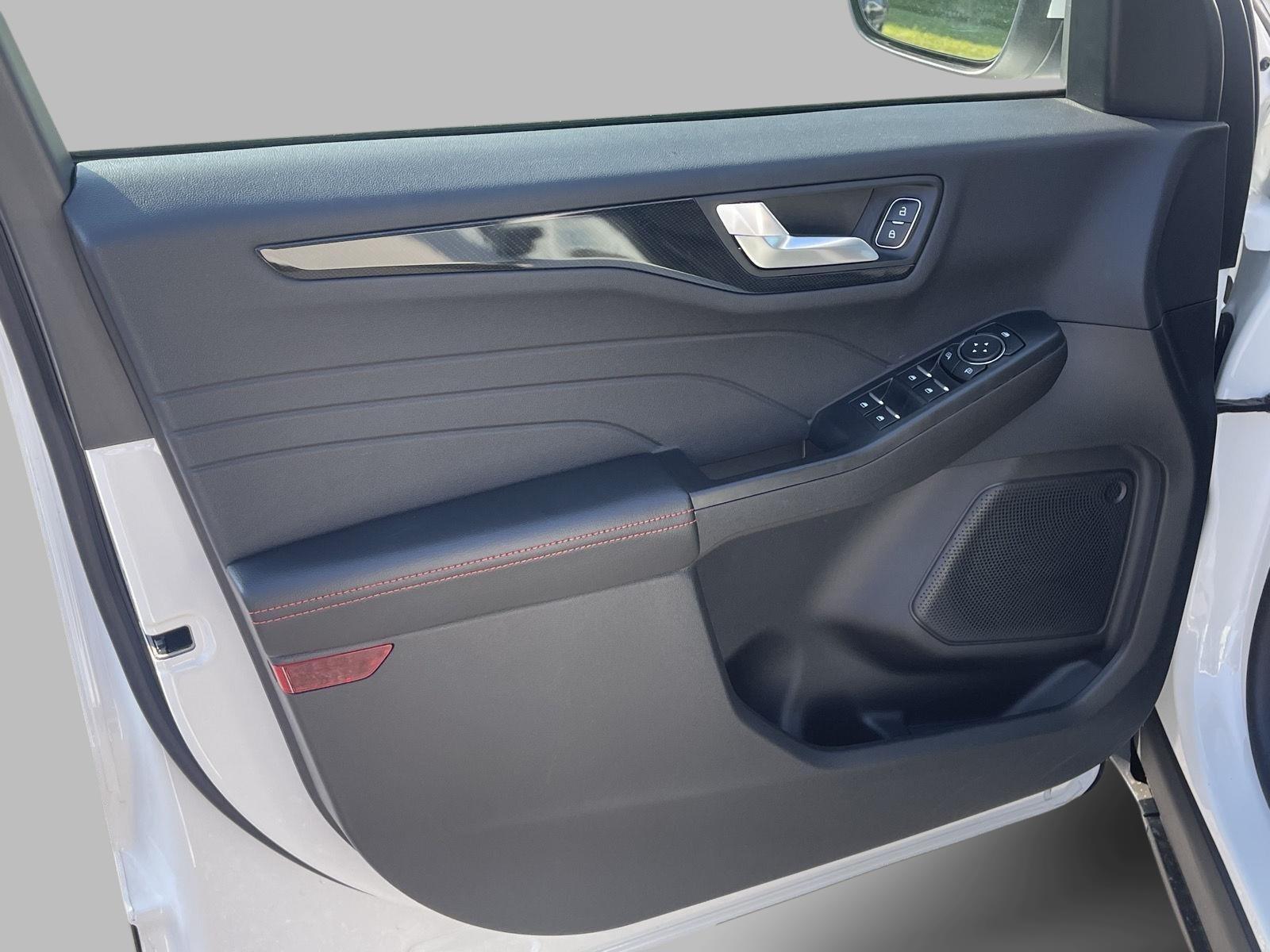 2025 Ford Escape ST-Line Select photo 21