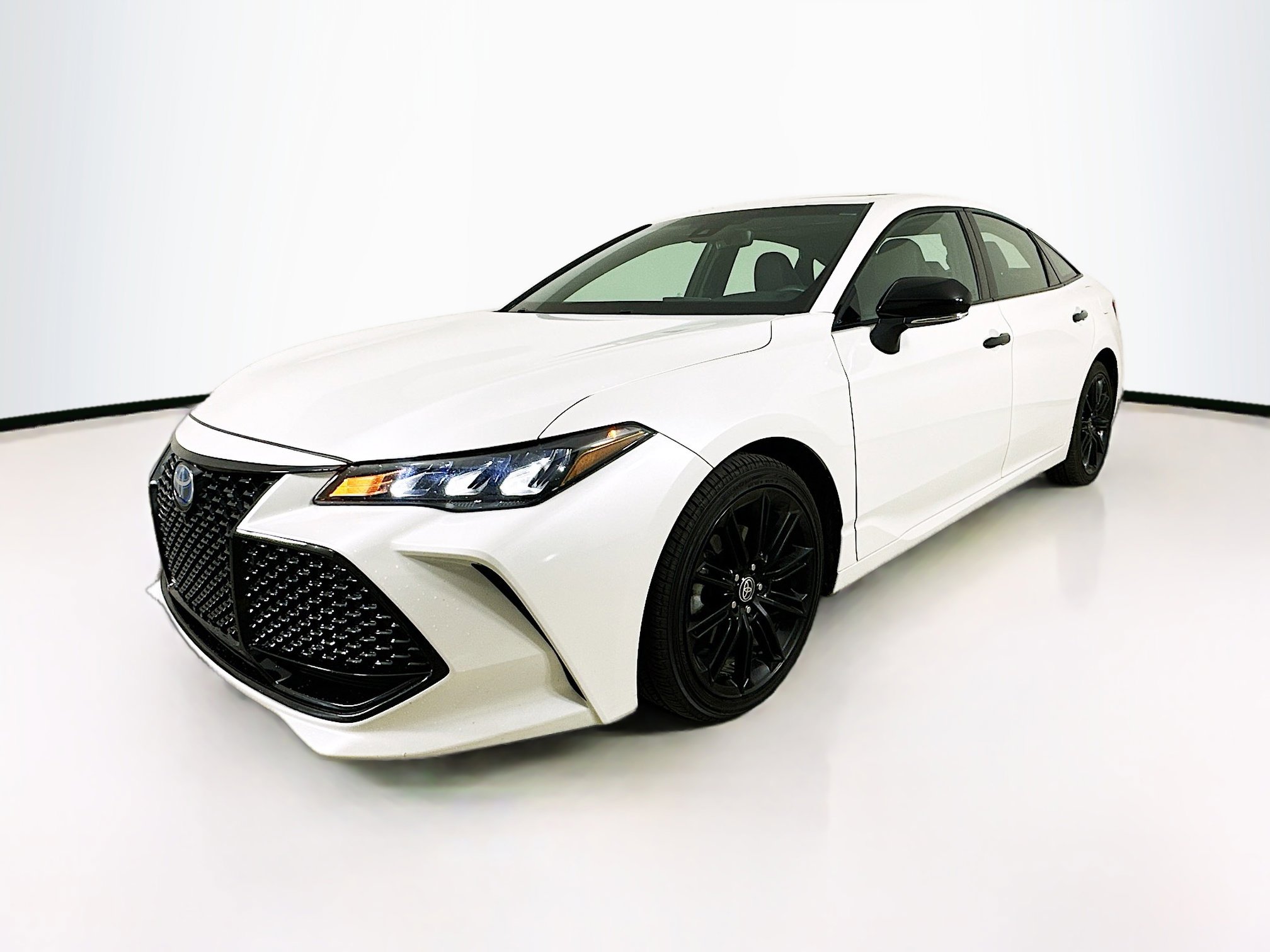 2022 Toyota Avalon Hybrid XSE photo 3