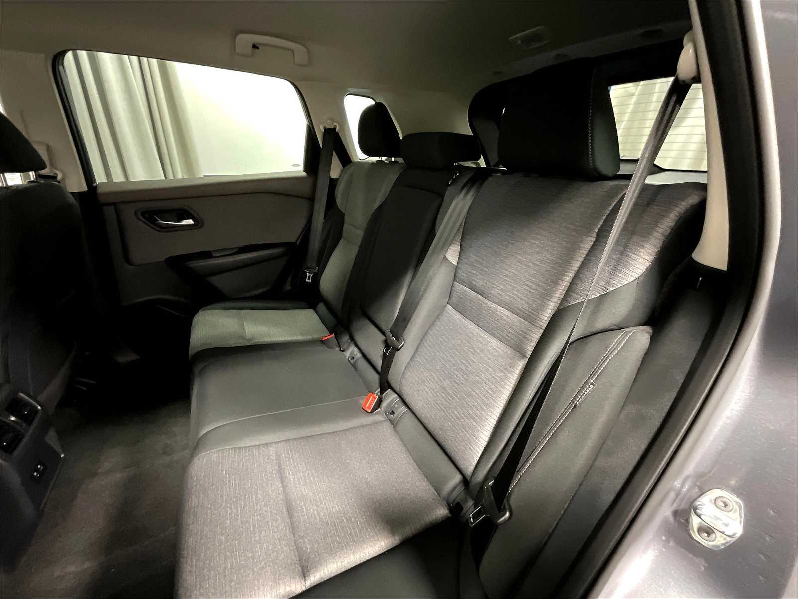 2023 Nissan Rogue SV photo 15