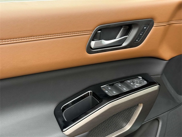2025 Nissan Pathfinder Platinum photo 25