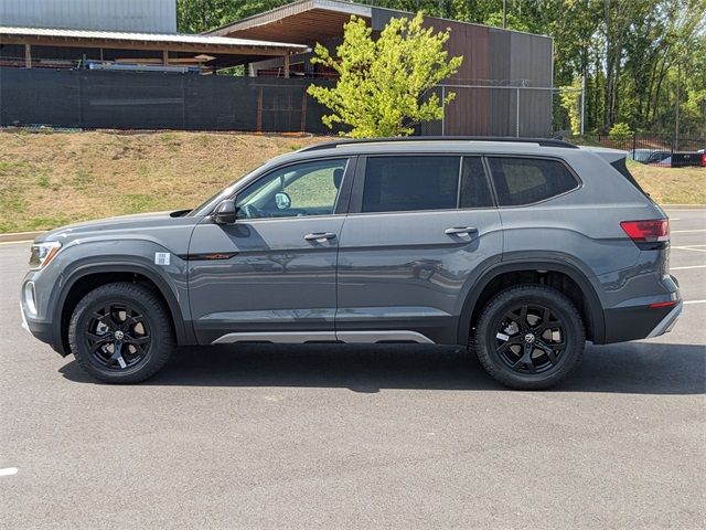 2025 Volkswagen Atlas Peak Edition SE photo 3