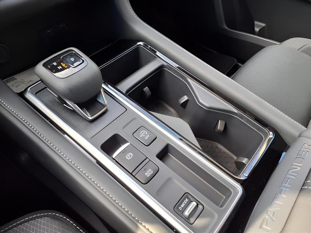 2025 Nissan Pathfinder SV photo 20